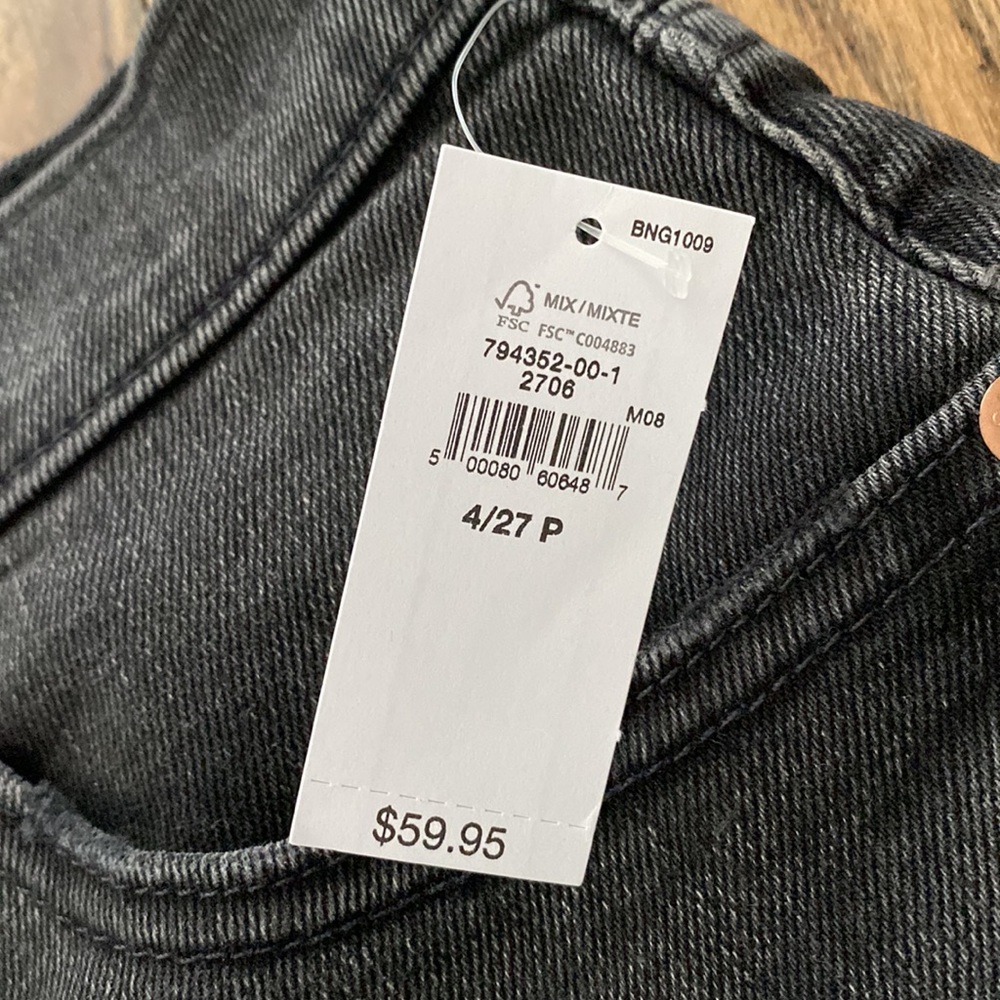 NWT Gap 4" High Rise Denim Shorts with Washwell in Black - Picture 7 of 9